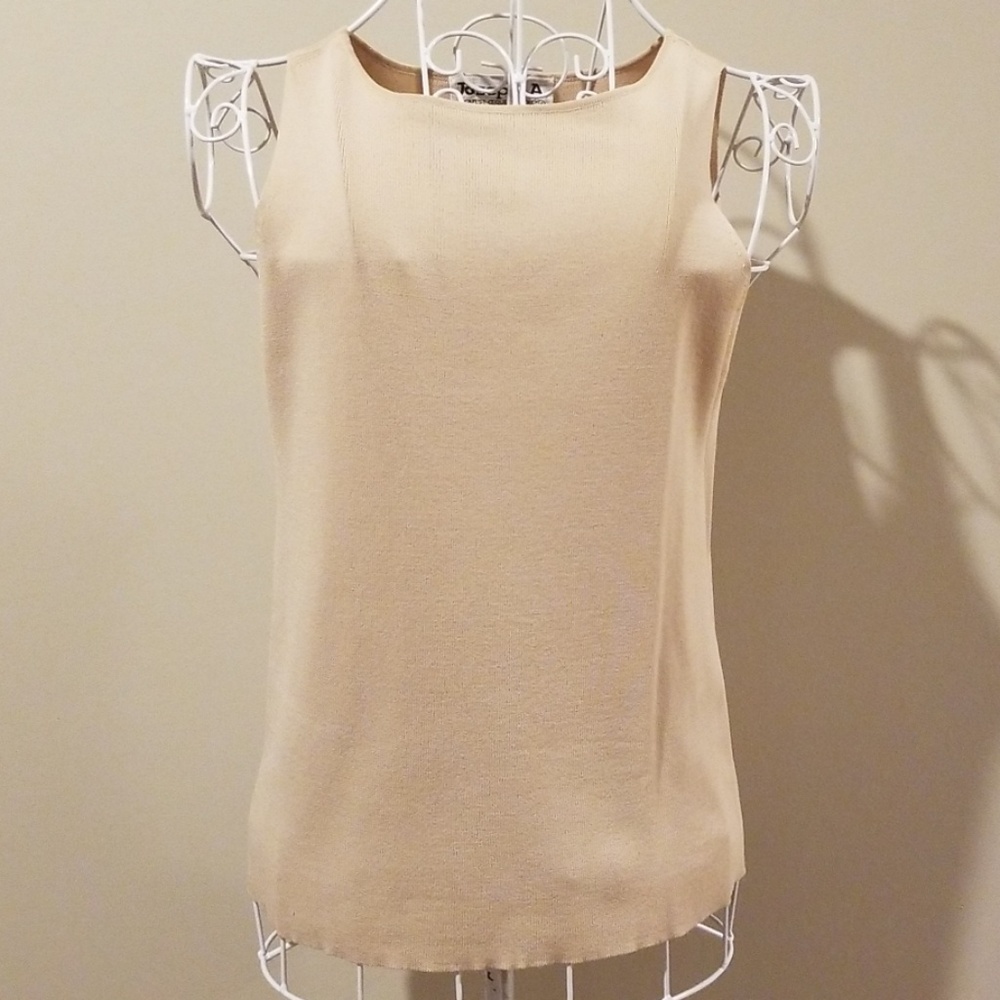Sleeveless tank/shell